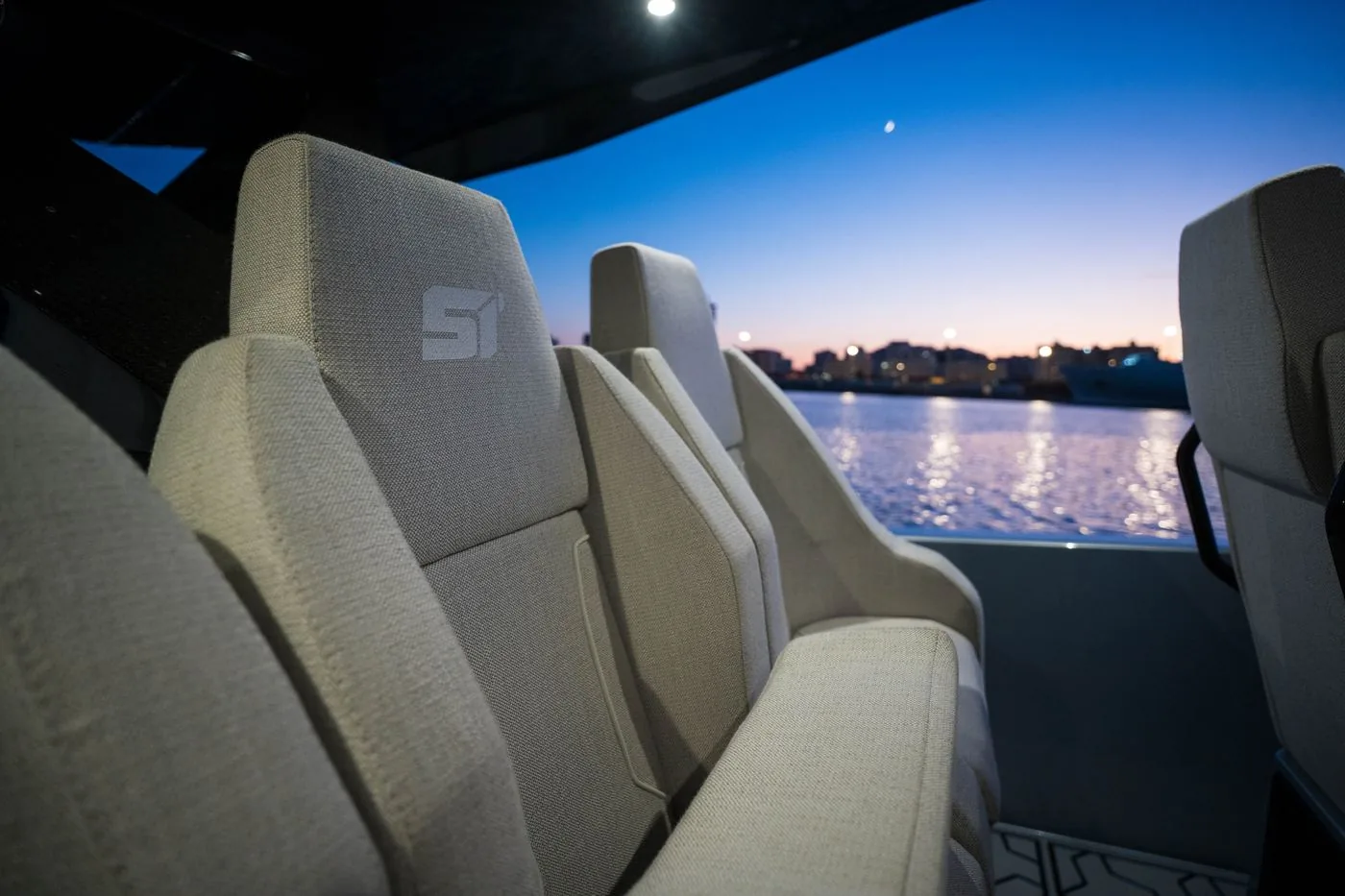 Koshi 51 interior 3