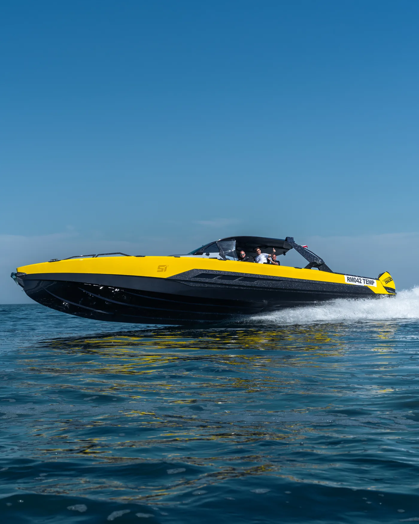 KOSHI 51GT running at speed on open water